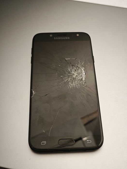 Samsung Galaxy J7 – ecran spart, funcționează