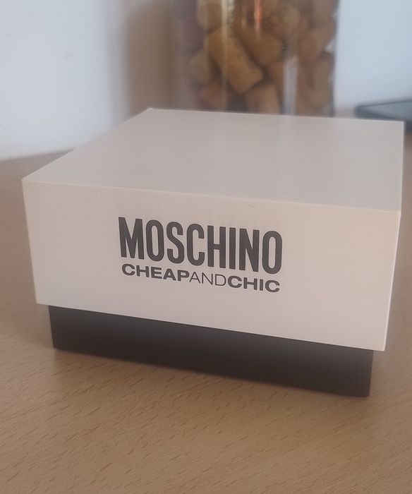 Cutie de bijuterii Moschino deosebita