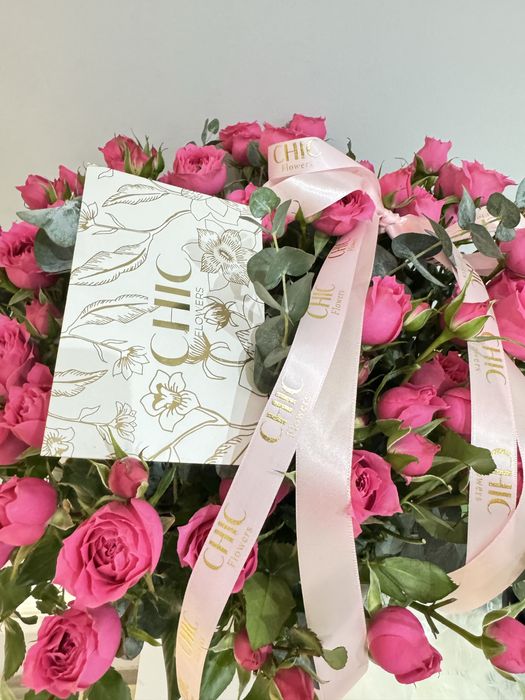 Цветы в корзине розы