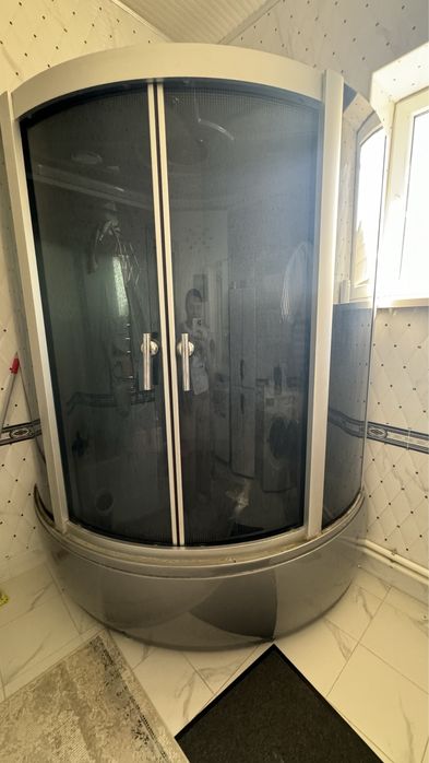 Душевая кабина угловая