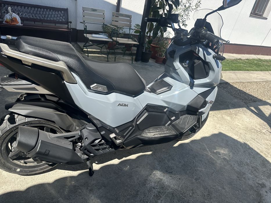 Scuter sym adx 125