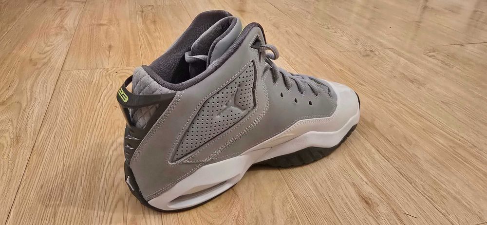 Adidasi Jordan B'Loyal Wolf nr. 43