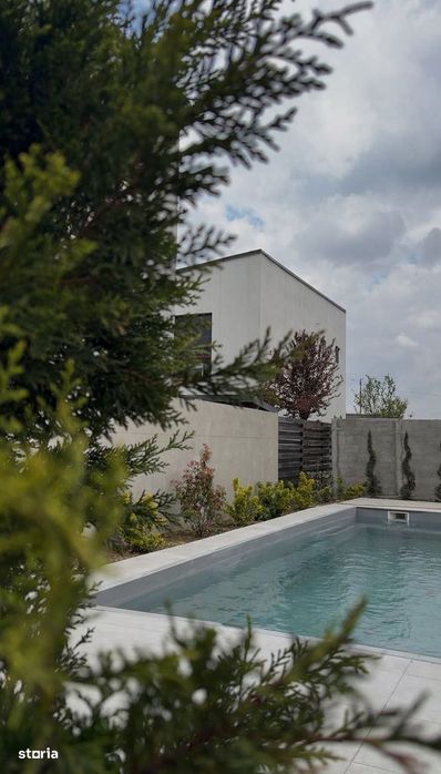 Oferta! Vila moderna cu piscina si curte!