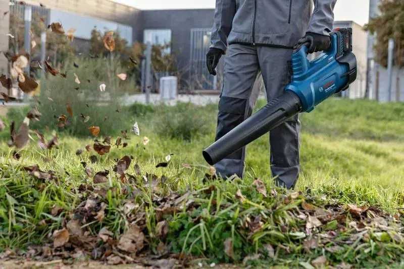 ПРОМОЦИЯ!Акумулаторна въздуходувка GBL 18V-750 Solo Bosch