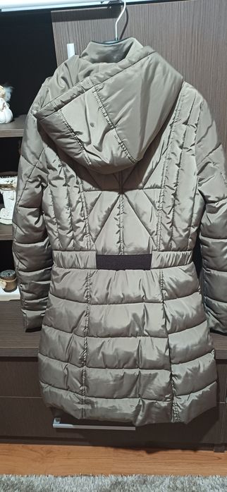 Vand geaca femei marimea M stare foarte buna culoare crem/ metalic