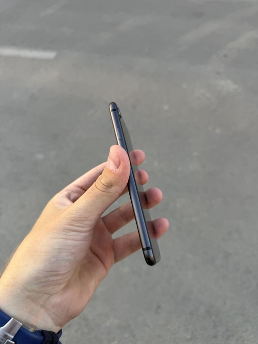 Vand Iphone 8 negru