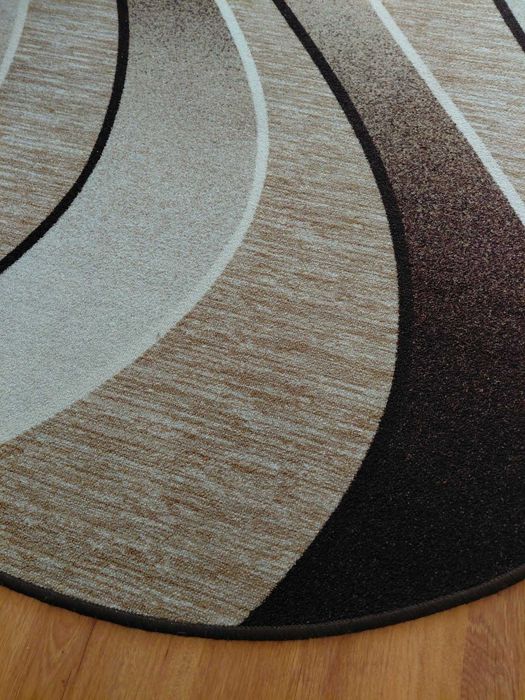 Продавам килим за трапезария /хол