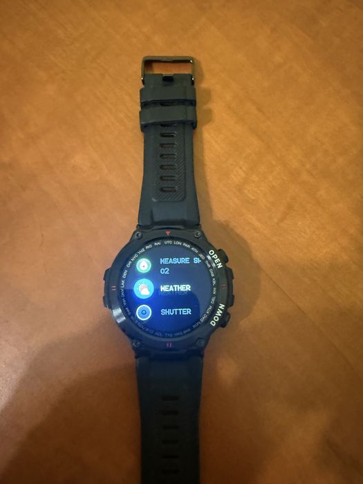 Смарт часовник супер удобен и стилен.