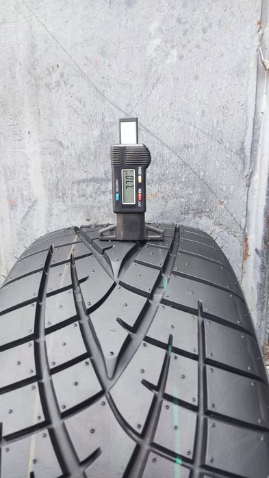 1бр. лятна гума 195/50/15 Toyo Proxes R1-R
7.7mm
Много добро състояние