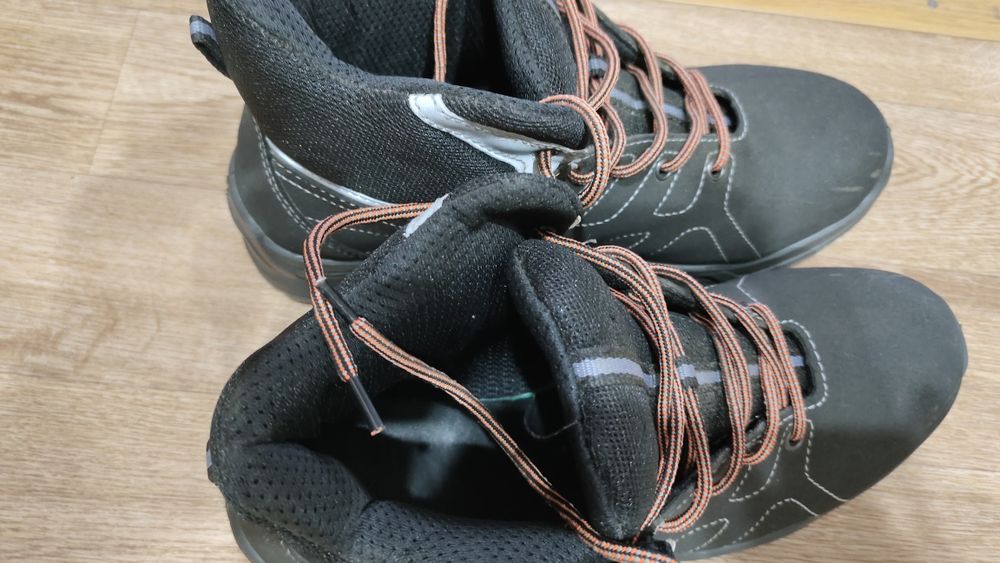 Продам спец обувь