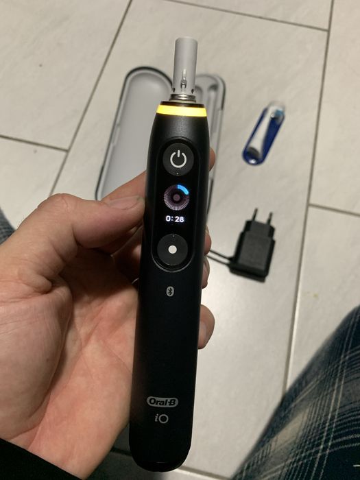 Periuta oral-b iO 8