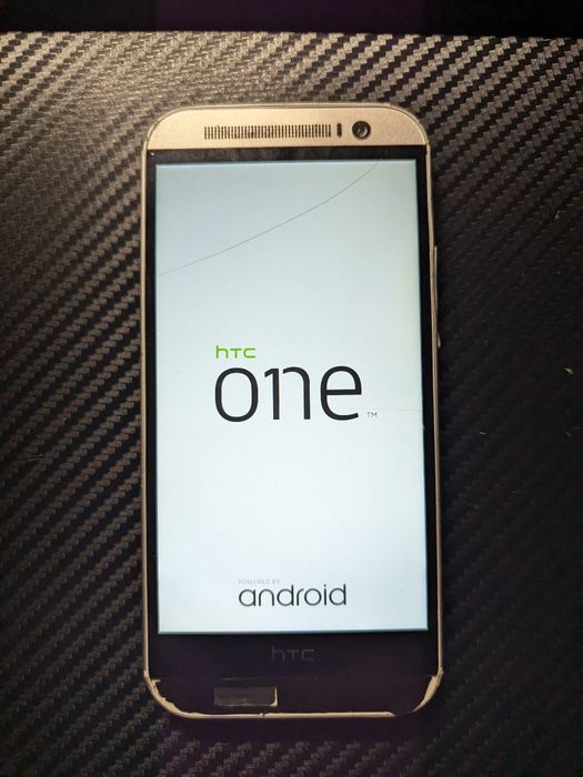 HTC One M8 смартфон