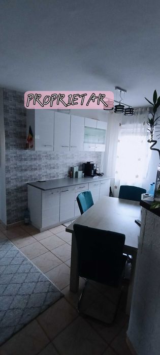 Vând apartament cu doua camere în zona Bucovinei.