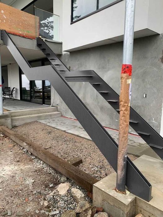 Scari metalice interior exterior la comanda | design modern sau clasic