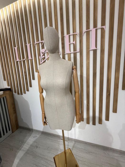 Vand manechin marimea 44