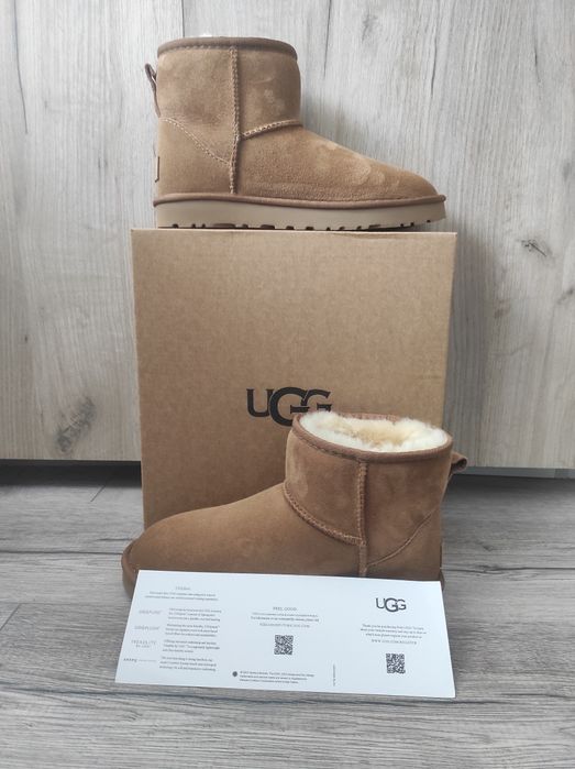 Vând UGG marime 38