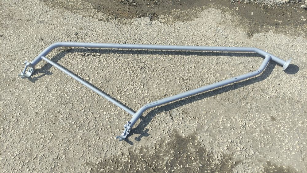 Продавам чисто ново метално олекотено мобилно скеле на колела!