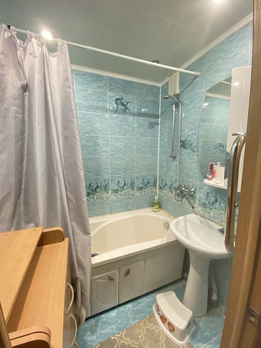 Продаётся в 4 микрорайоне 3-х комн. квартира