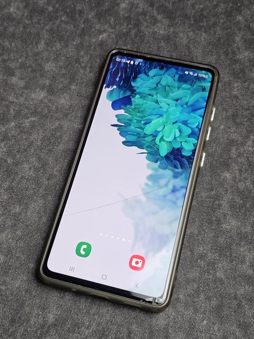Samsung s20fe продам
