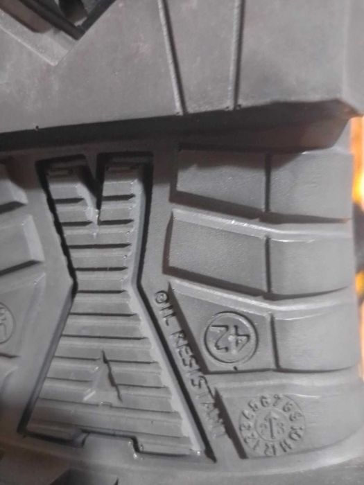 Продавам мъжки зимни обувки