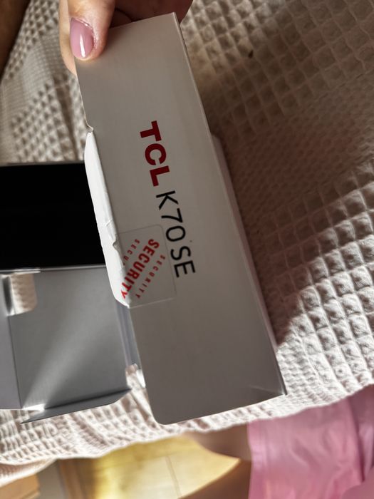 Vând TCL K70 SE, telefon în stare nouă, cu ambalajul original.