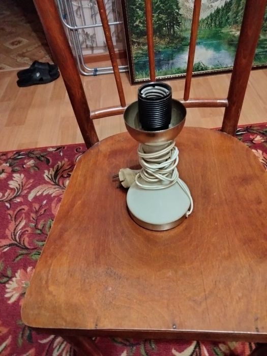 Продам люстры, светильники  недорого