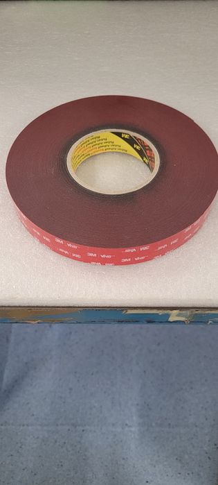 Banda dublu adeziva 3M latime 25mm lungime 33m grosime 1mm