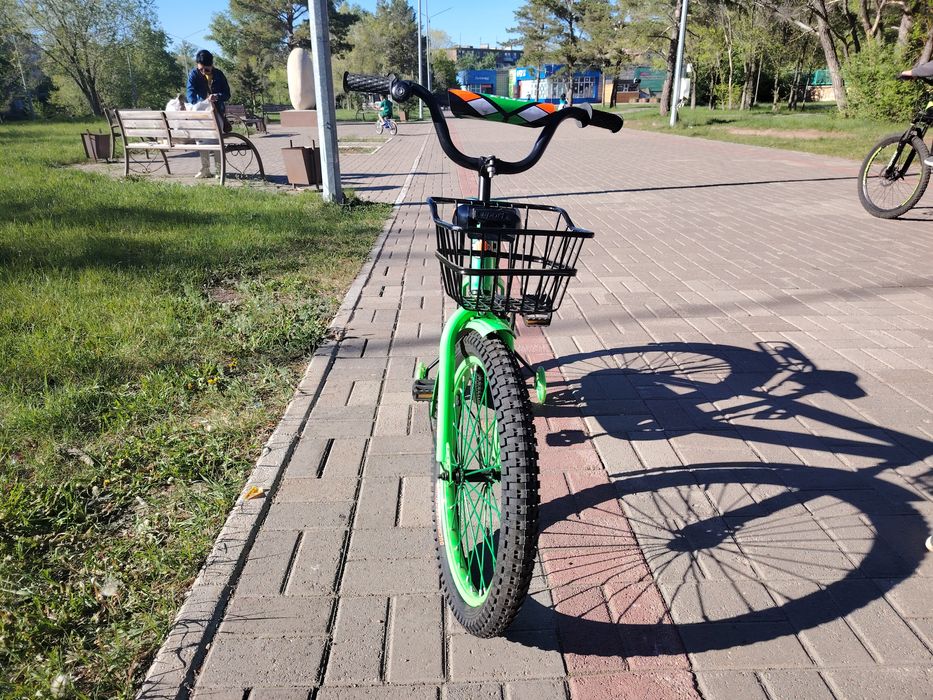 Новый велосипед ездили пару раз!