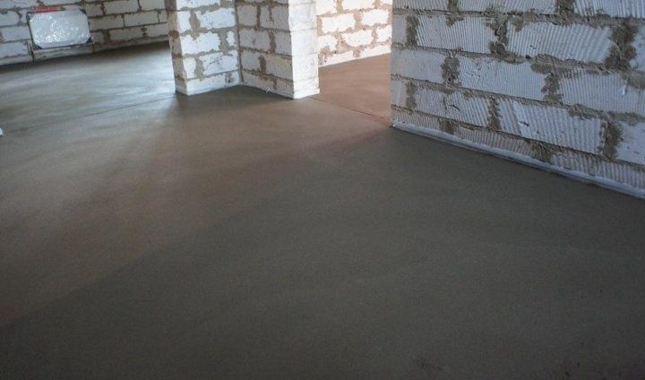 Стяжка пола по маякам