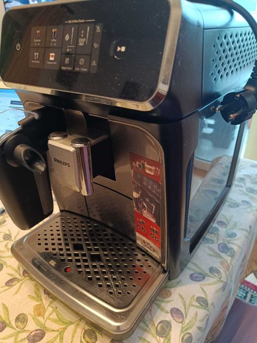 Vand esspresor automat Philips, aproape nou