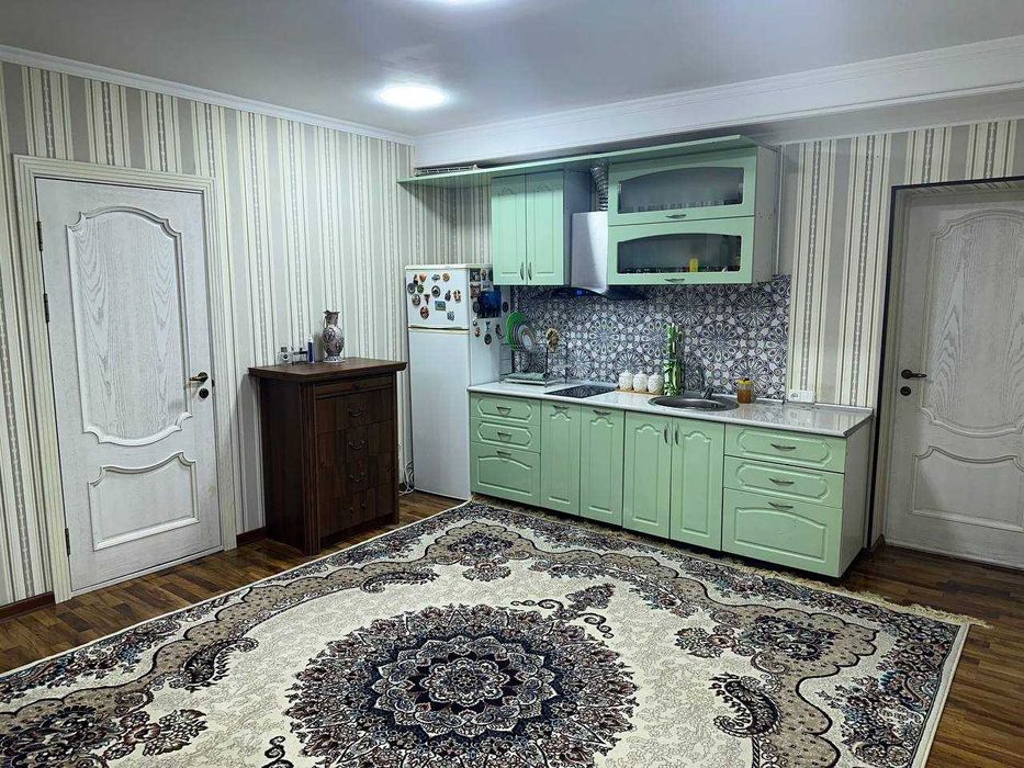 Продается квартира в массиве Хадра (80 + 170 кв.м.).