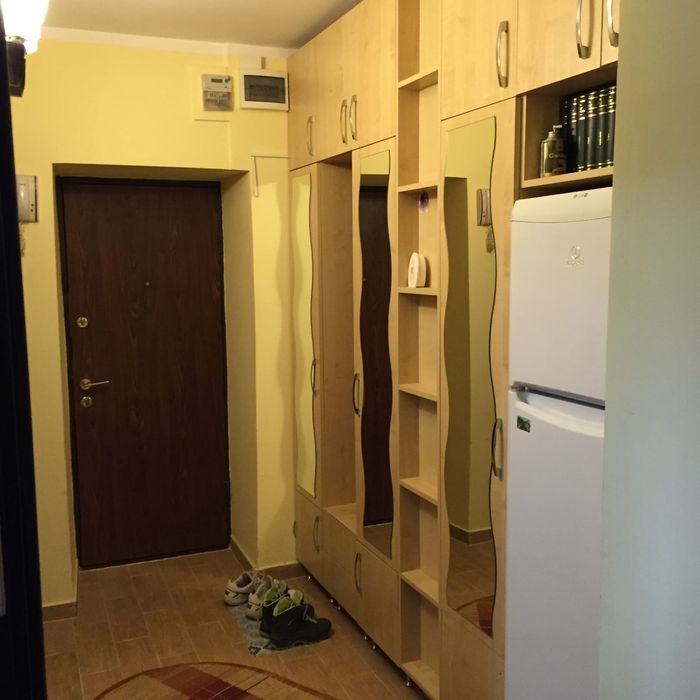 Inchiriez garsoniera TITAN