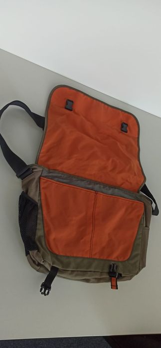 Geanta umar JanSport Impecabila