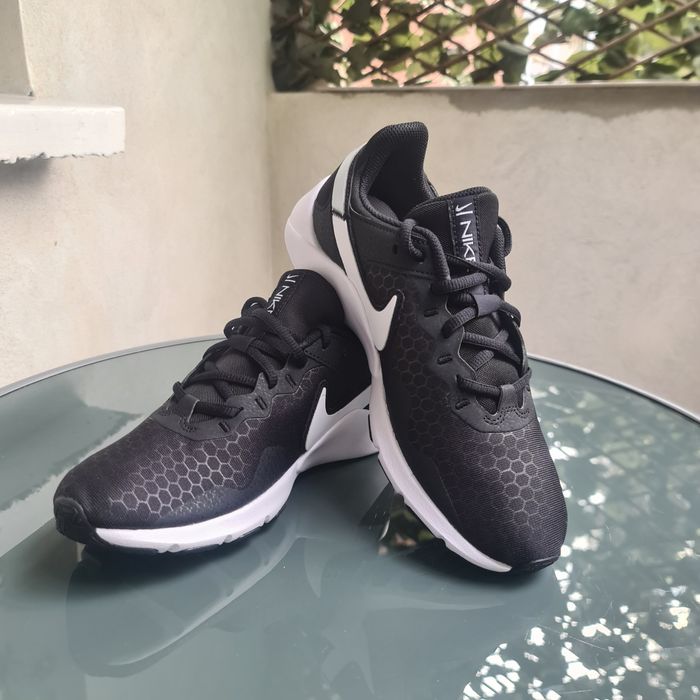 Nike Legend Essential 2