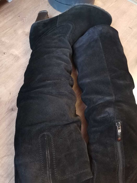 Дамски велурени ботуши