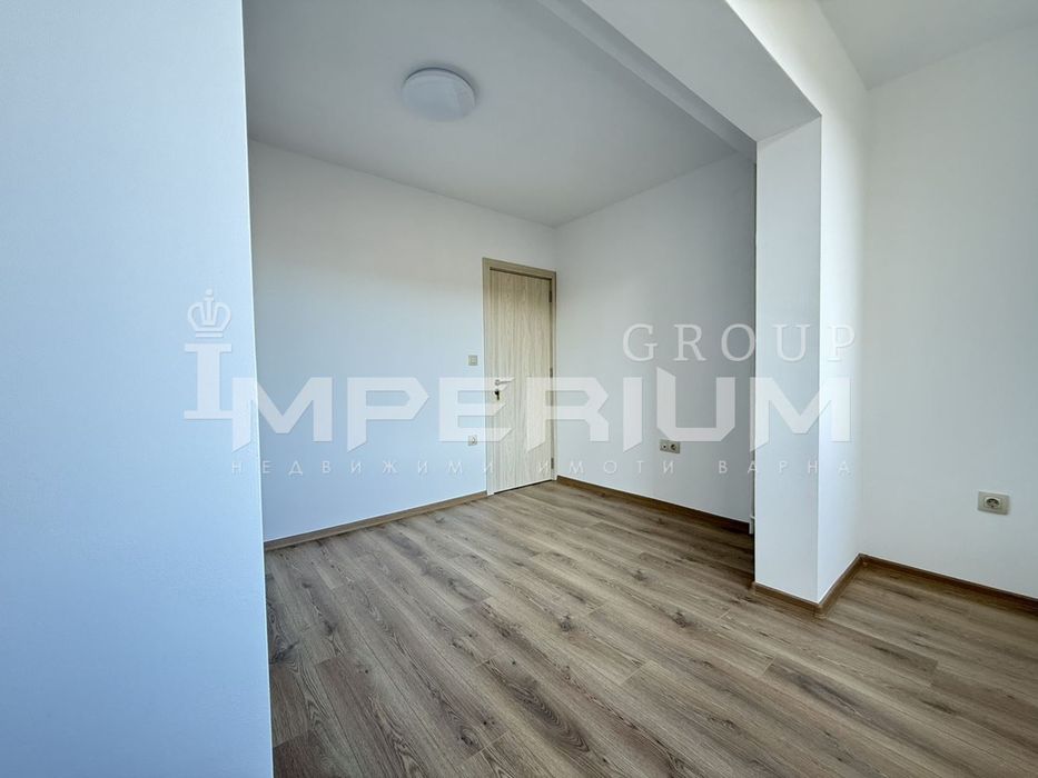 В продажба * Тристаен апартамент *  Изцяло юг * кв. Младост