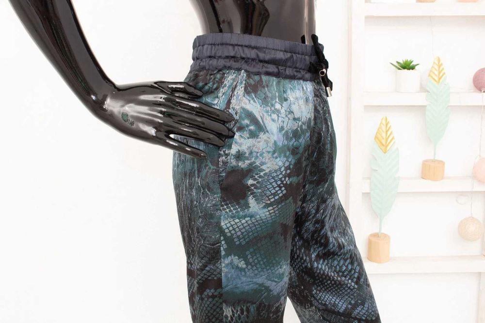 Munthe дамски копринен панталон змийски принт сатен синьо сиво 34 XS