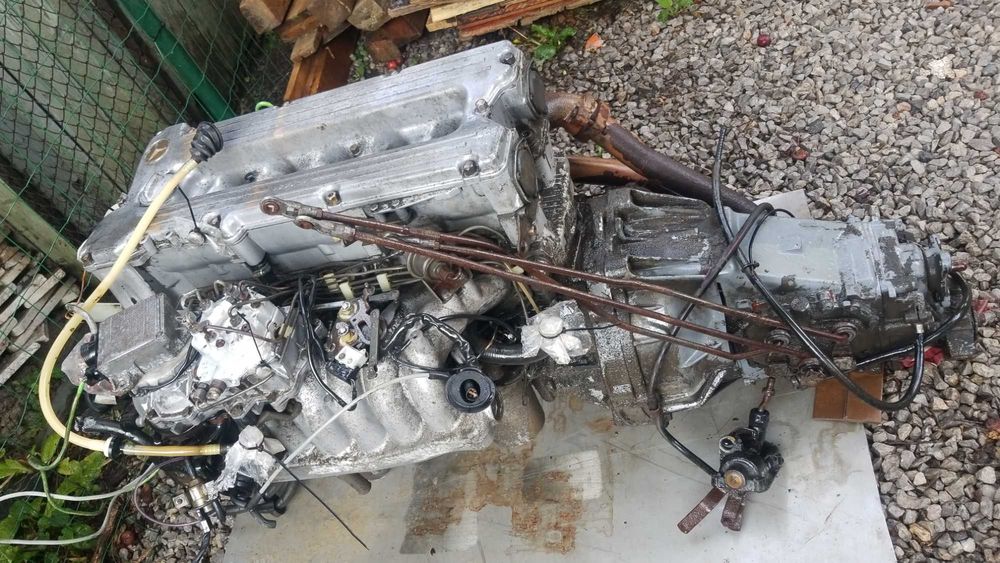 Mercedes M110 2.8 двигател документи кутия 123,126,114,115,116,107,460