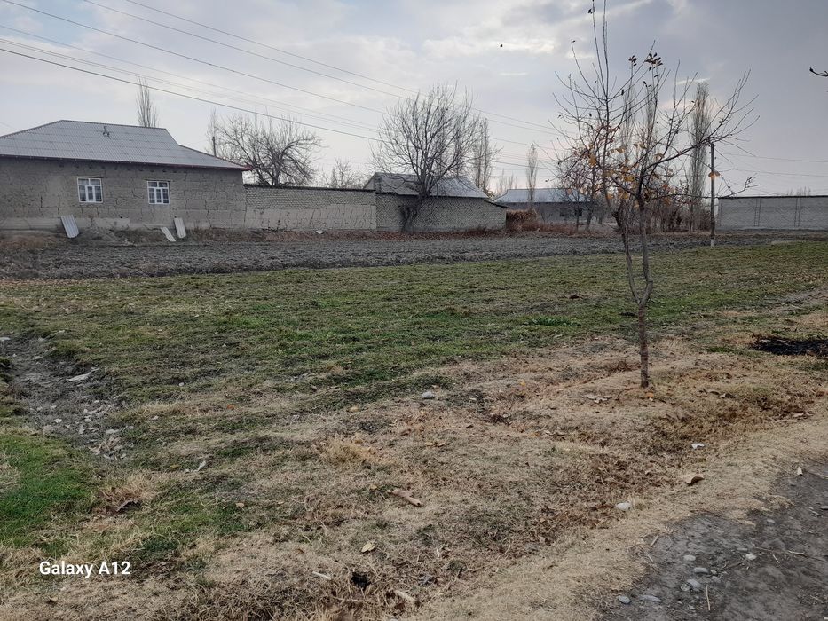 Сотилади ,курилиш учун енг кулай ва тинч жой