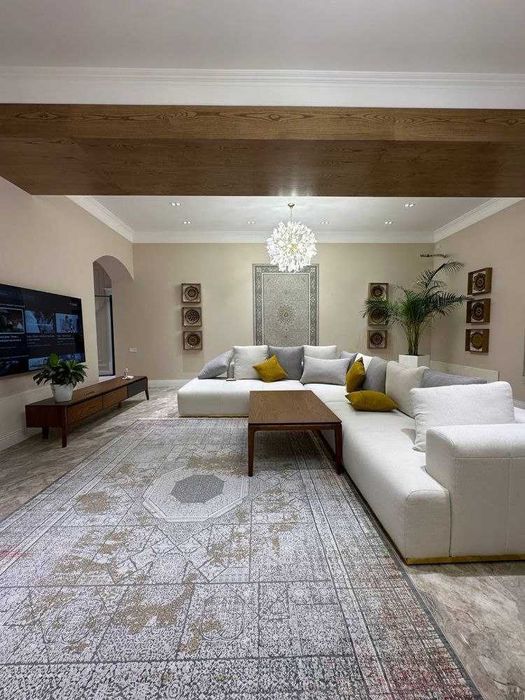 Гостиница России-Дуплекс! Сдаётся 4-х комнатная квартира в центре!