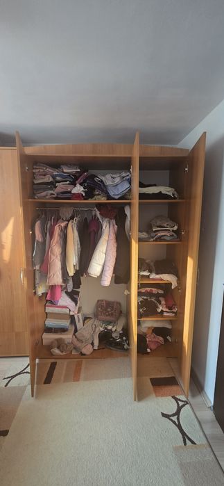 Vand set dulap 3 usi 2 bucati si comoda tv -2 bucati