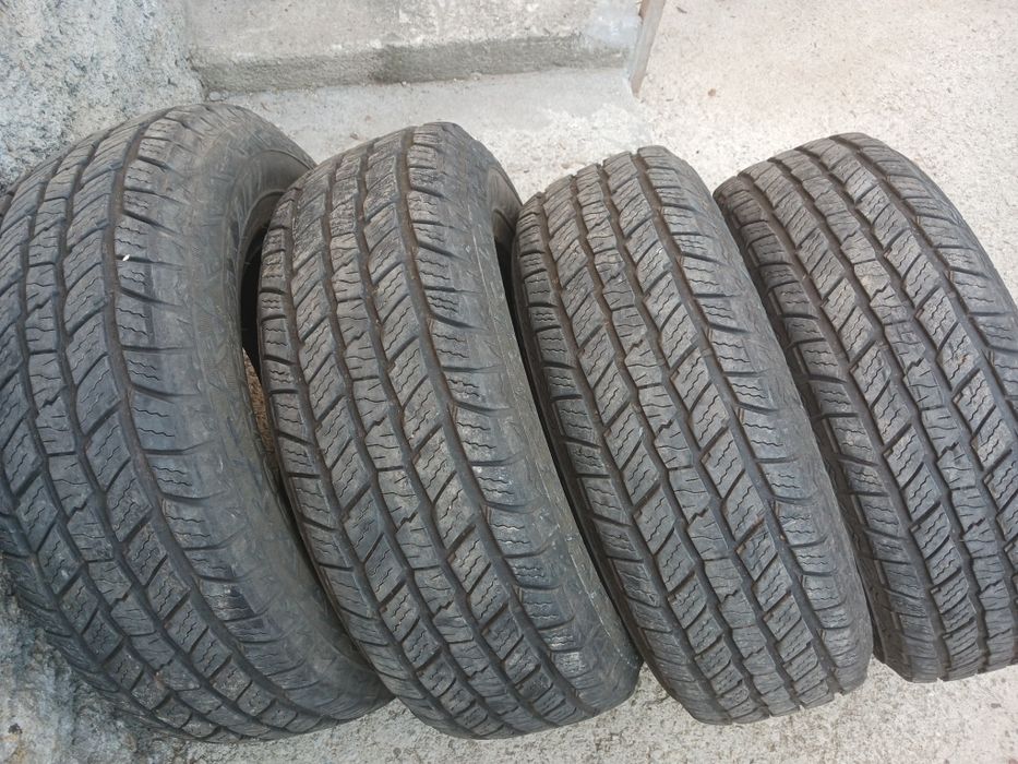 Почти нови гуми с размери  265/70/16