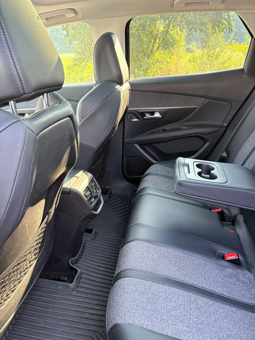 Peugeot 3008 GT Line 1.5 BlueHDi 130 CP AUTOMATĂ | 2019 | 207.000 km | PANORAMIC | 360° | FOCAL