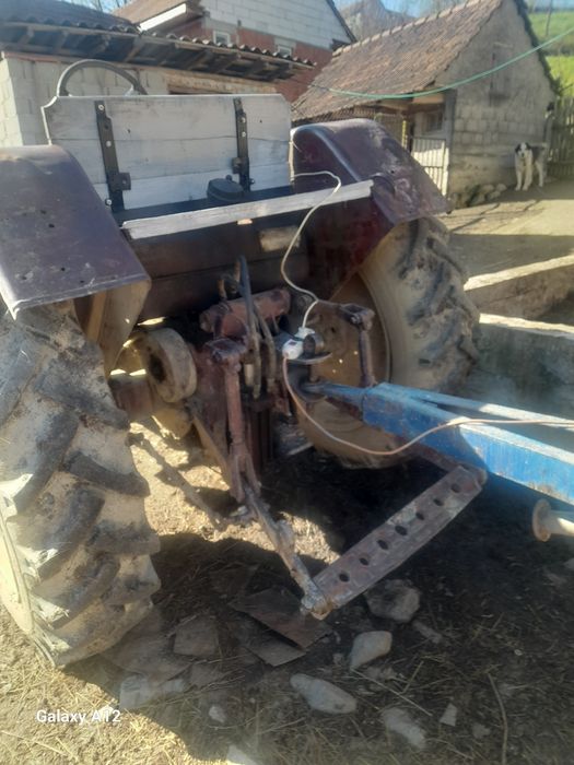 Tractor 650 utos