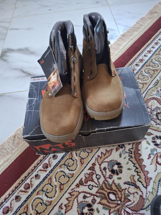Продам рабочие ботинки