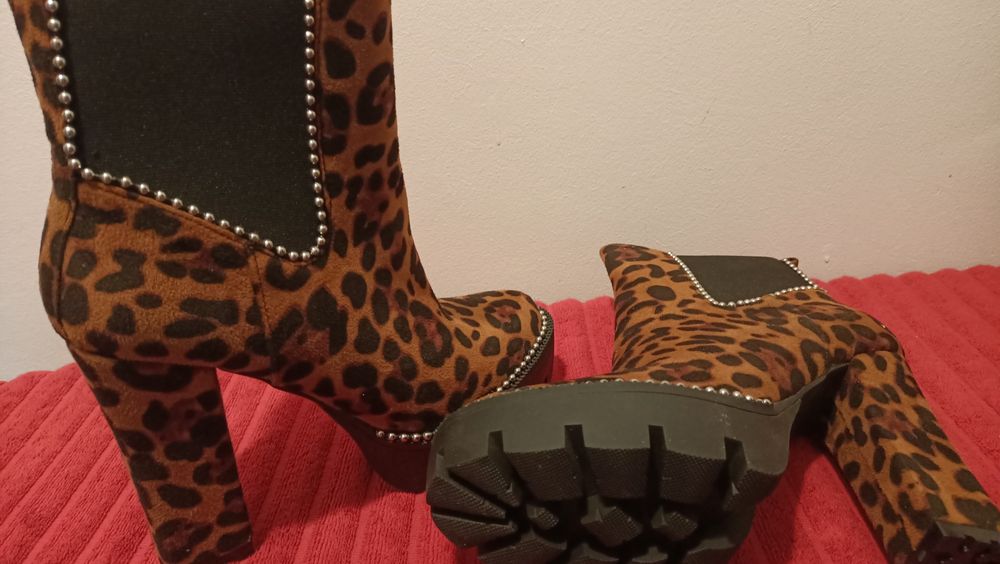 Vând ghetuțe superbe, 39