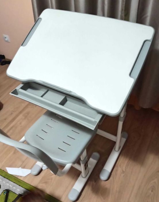 Set birou si scaun ergonomic pentru copii