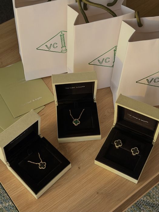 Колието и обеците Van Cleef