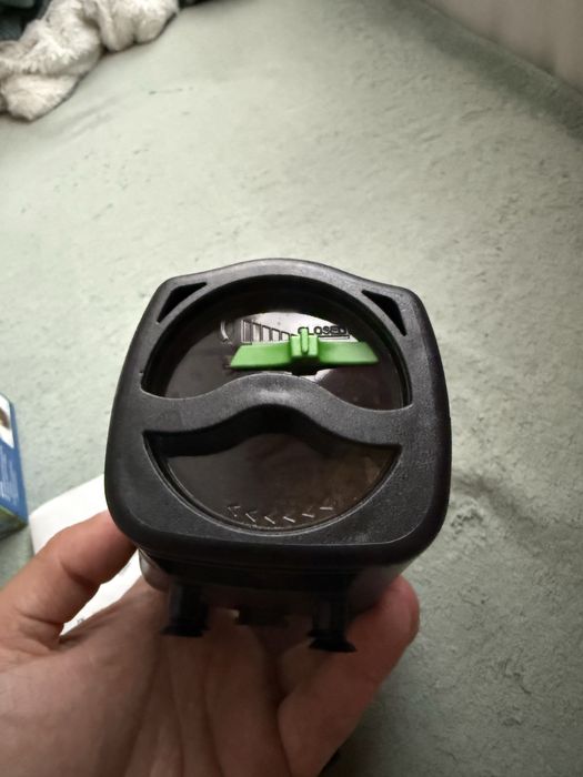 Aparat de hranit pesti de acvariu automat