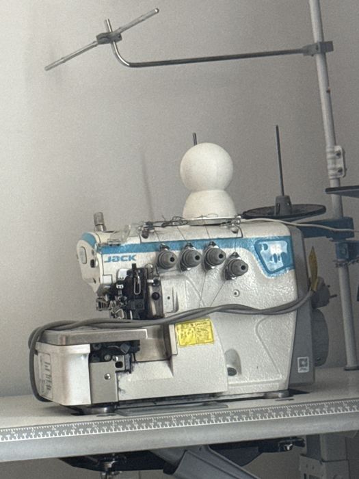 Masina De Cusut Sufilat Surje Triploc Jack